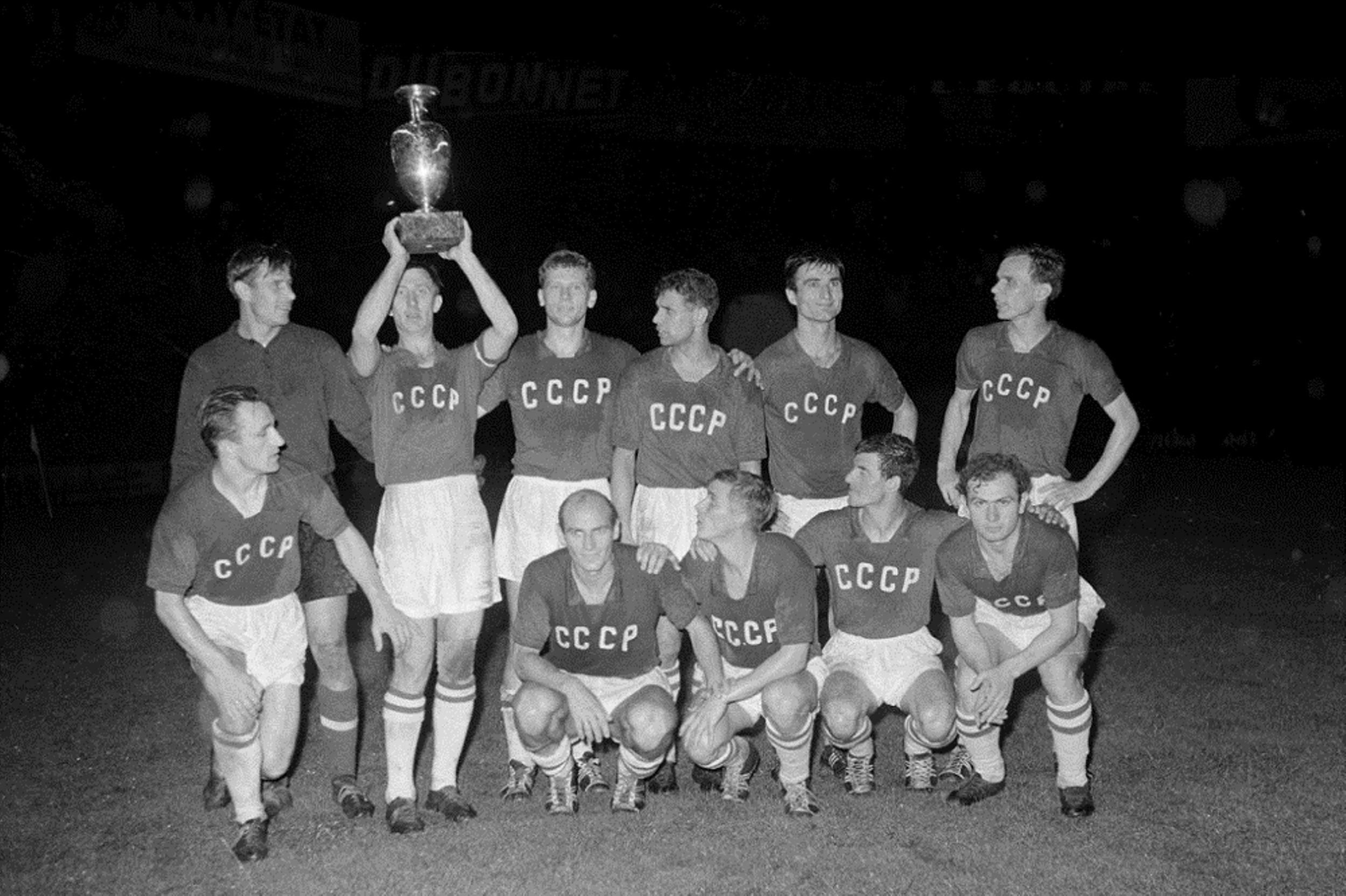 Кубок европы по футболу по годам. Сборная СССР по футболу 1960 чемпион. Сборная СССР чемпион Европы 1960. СССР Кубок Европы по футболу 1960. Сборная СССР Кубок Европы 1960.